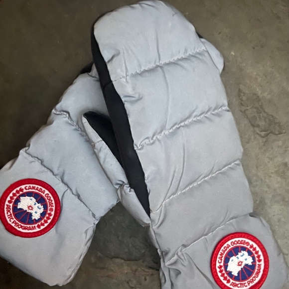 Canada Goose kids mitts - Picture 1 of 6